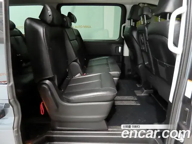 Hyundai Staria 2021 — ფოტო 8/20