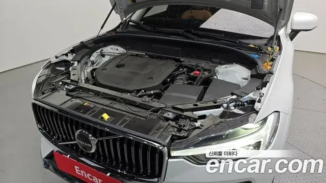 Volvo XC60 2023 — Photo 6/32