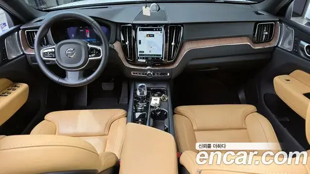 Volvo XC60 2023 — Photo 13/32
