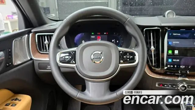 Volvo XC60 2023 — Photo 31/32