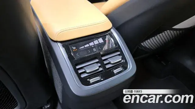 Volvo XC60 2023 — Photo 32/32