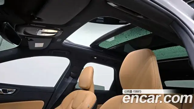 Volvo XC60 2023 — Photo 19/32
