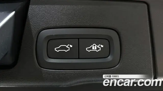 Volvo XC60 2023 — Photo 2/32