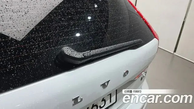 Volvo XC60 2023 — Photo 27/32