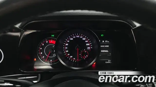 Hyundai The New Avante Hybrid 2021 — Photo 7/20