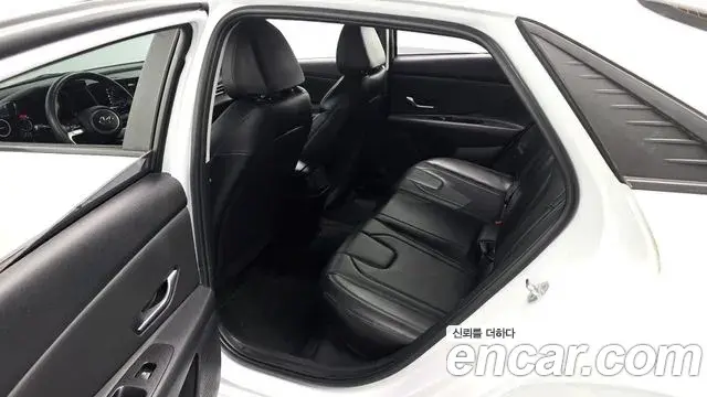 Hyundai The New Avante Hybrid 2021 — Photo 16/20