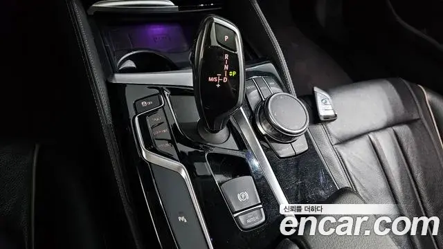 BMW 5 Series 2018 — Şəkil 18/20