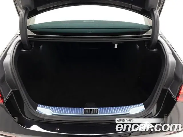 Mercedes-Benz S-Class 2025 — Photo 1/20