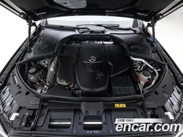 Mercedes-Benz S-Class 2025 — Photo 3/20