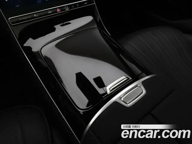 Mercedes-Benz S-Class 2025 — Photo 12/20