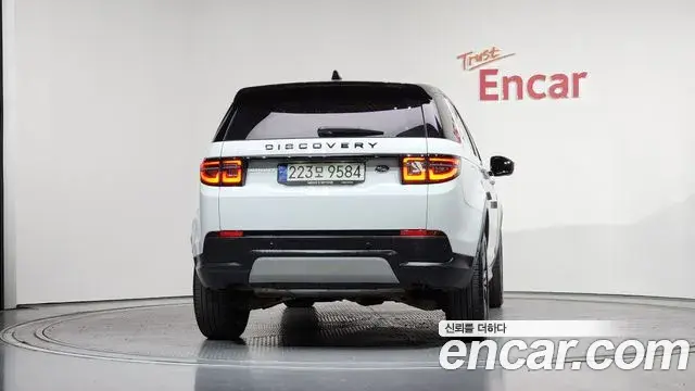 Land Rover Discovery Sport 2021 — Фото 4/20