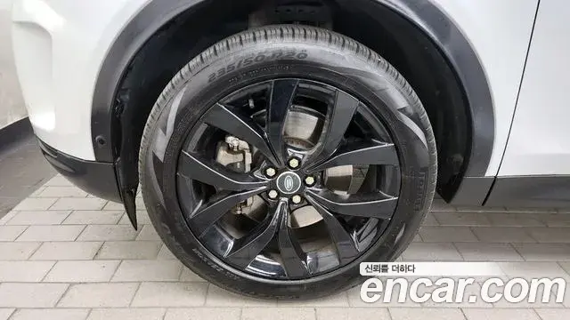 Land Rover Discovery Sport 2021 — Фото 5/20
