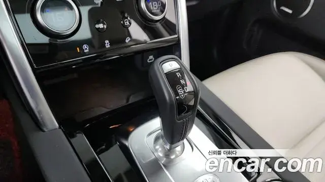 Land Rover Discovery Sport 2021 — Фото 9/20