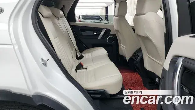 Land Rover Discovery Sport 2021 — Фото 12/20