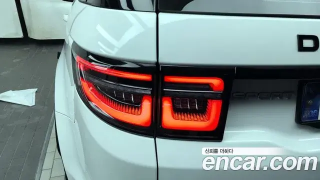 Land Rover Discovery Sport 2021 — Photo 28/36