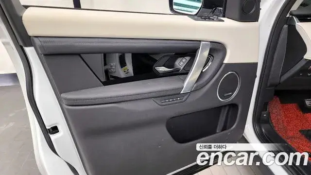 Land Rover Discovery Sport 2021 — Photo 21/36