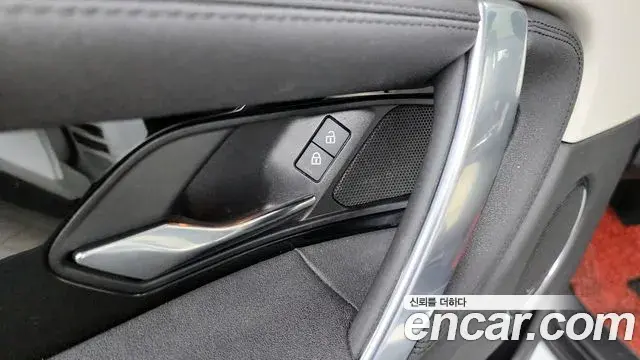 Land Rover Discovery Sport 2021 — Photo 18/36