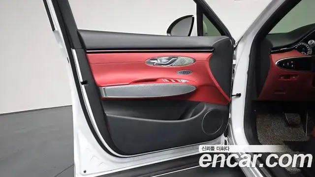 Genesis GV70 2021 — Photo 31/35