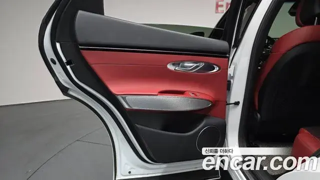 Genesis GV70 2021 — Photo 11/35