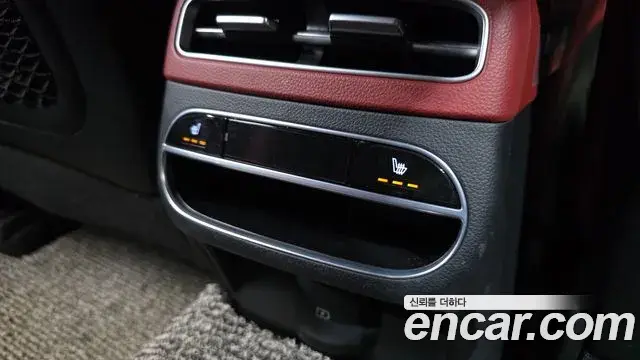 Genesis GV70 2021 — Photo 19/35