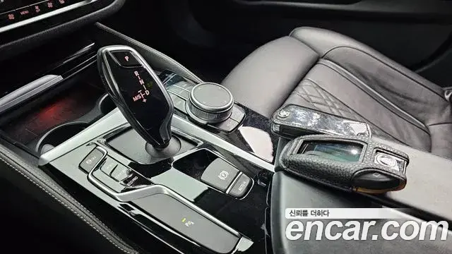 BMW 5 Series 2020 — Photo 27/33