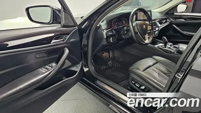 BMW 5 Series 2020 — Photo 13/33