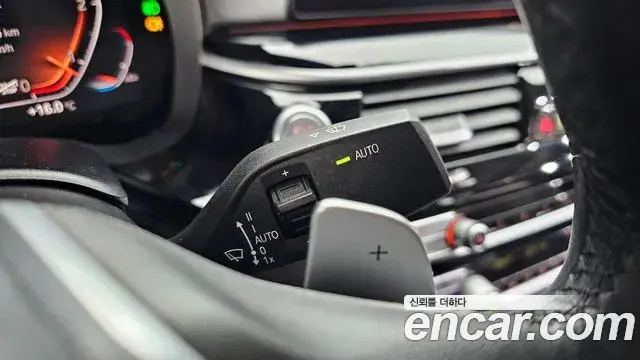 BMW 5 Series 2020 — Photo 17/33