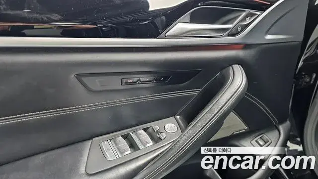 BMW 5 Series 2020 — Photo 18/33