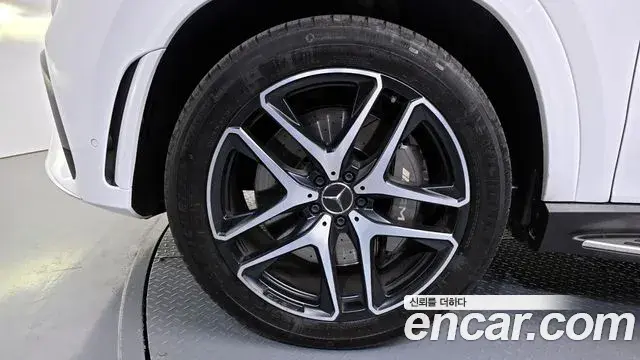 Mercedes-Benz GLE-Class 2023 — Photo 2/20