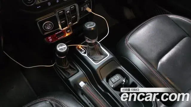 Jeep Wrangler 2020 — Photo 30/30
