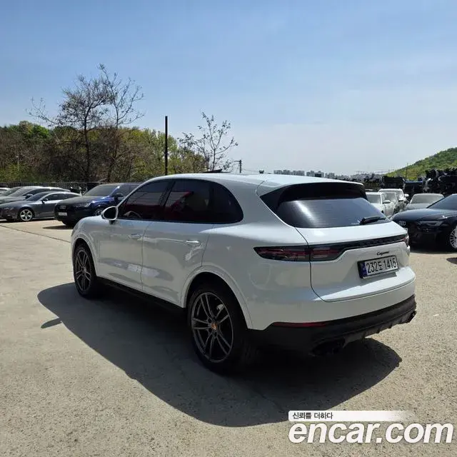 Porsche Cayenne 2023 — Photo 15/20