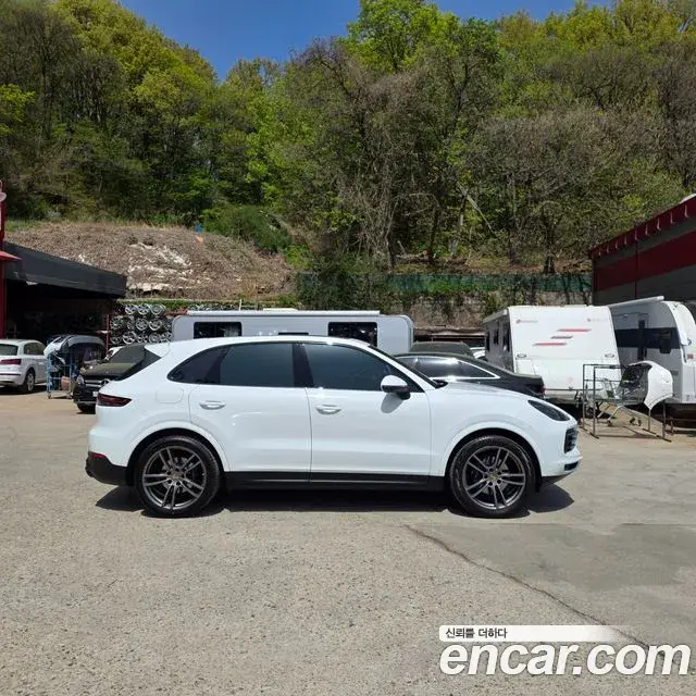 Porsche Cayenne 2023 — Photo 9/20