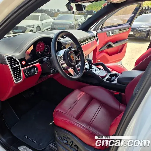 Porsche Cayenne 2023 — Photo 16/20