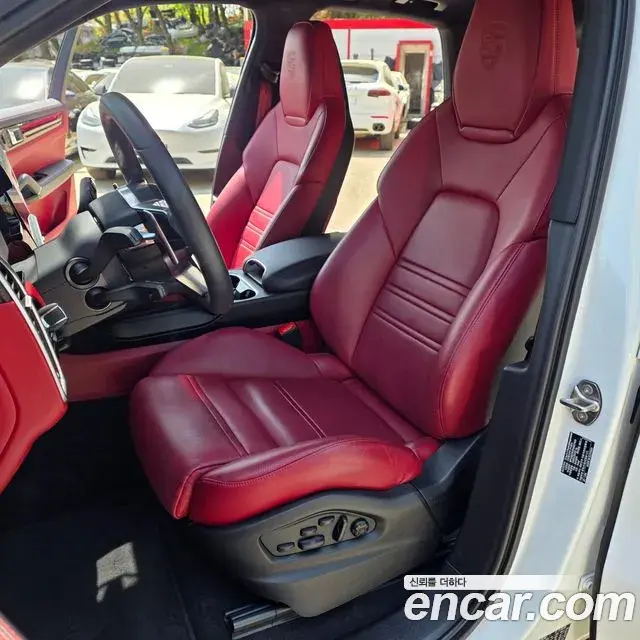 Porsche Cayenne 2023 — Photo 18/20