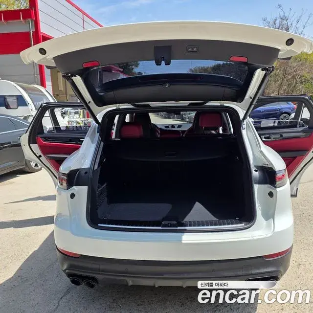 Porsche Cayenne 2023 — Photo 3/20