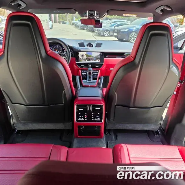 Porsche Cayenne 2023 — Photo 17/20