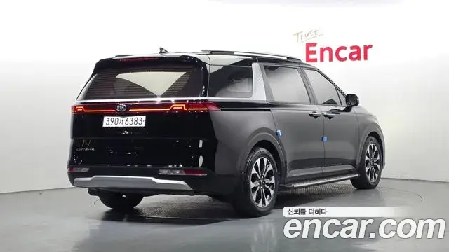 Kia Carnival 2021 — Şəkil 17/32