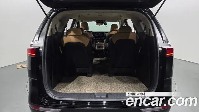 Kia Carnival 2021 — Şəkil 24/32