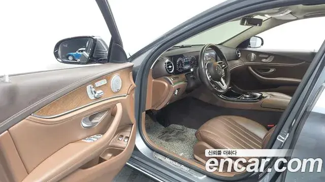Mercedes-Benz E-Class 2019 — Фото 10/20