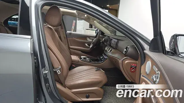 Mercedes-Benz E-Class 2019 — Фото 12/20