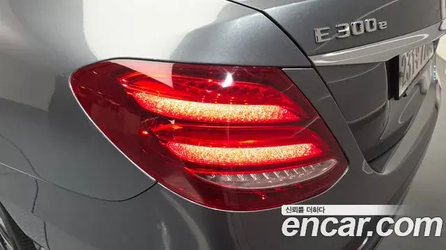 Mercedes-Benz E-Class 2019 — Şəkil 10/33