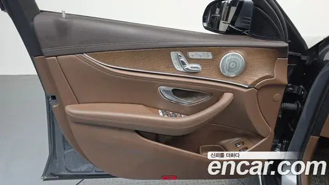 Mercedes-Benz E-Class 2019 — Şəkil 7/33