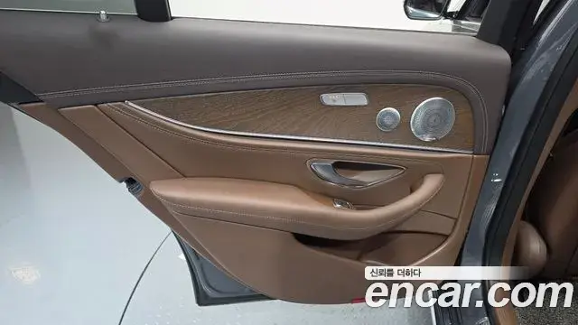 Mercedes-Benz E-Class 2019 — Şəkil 33/33