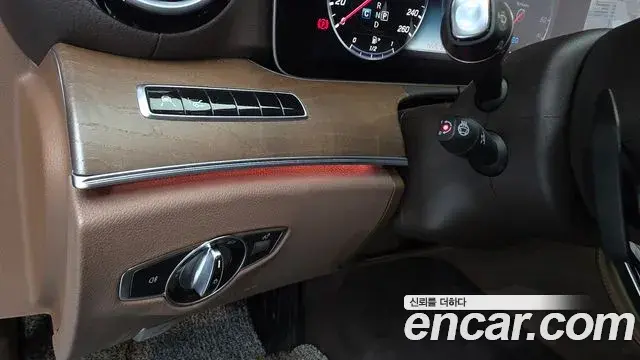 Mercedes-Benz E-Class 2019 — Şəkil 23/33