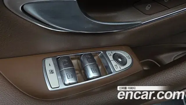 Mercedes-Benz E-Class 2019 — Şəkil 27/33