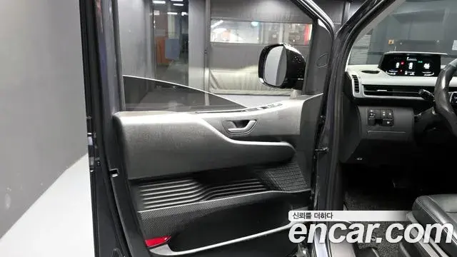 Hyundai Staria 2022 — ფოტო 23/32