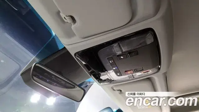 Hyundai Staria 2022 — ფოტო 26/32