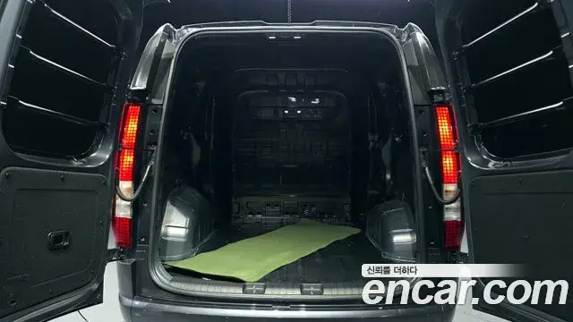 Hyundai Staria 2022 — ფოტო 29/32