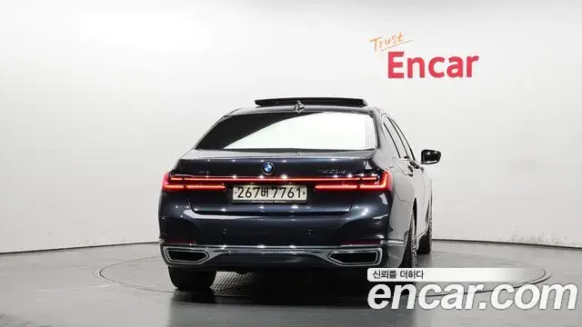 BMW 7 Series 2020 — ფოტო 35/37
