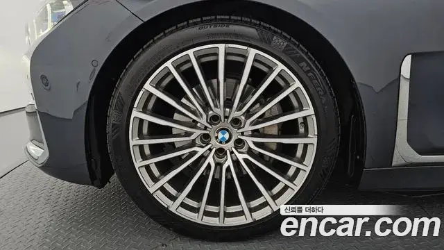 BMW 7 Series 2020 — ფოტო 36/37